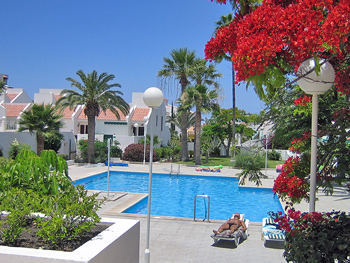 Pool innerhalb der Wohnanlage