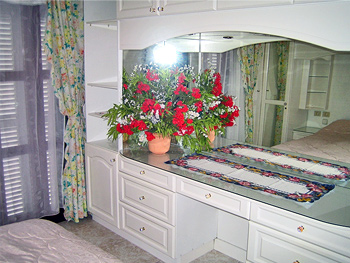Schlafzimmer mit Doppelbett