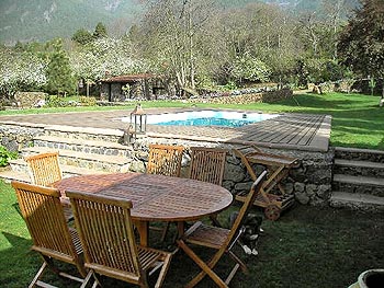 Großes Grundstück mit Pool
