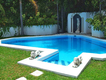 Pool der Villa