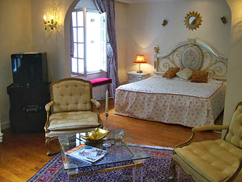 Suite mit großem Doppelbett