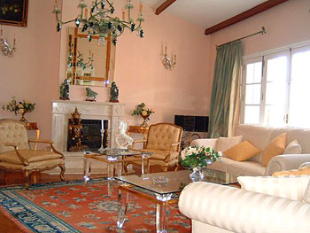 elegantes Wohnzimmer der Villa