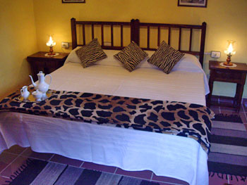 Schlafzimmer mit Doppelbett