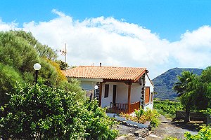 Ferienhaus imWesten auf Teneriffa bei Los Gigantes im Weinberg für 2 - 4 Personen - Aussenansicht Ferienhaus im Westen auf Teneriffa bei Los Gigantes im Weinberg für 2 - 4 Personen - Aussenansicht