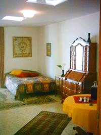 Wohn-/Schlafzimmer mit franzoesischem Bett Wohn-/Schlafzimmer mit franzoesischem Bett