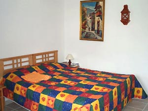 Schlafraum mit Doppelbett Schlafraum mit Doppelbett