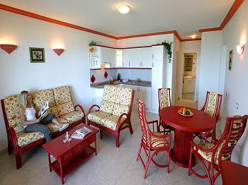 Wohnzimmer und Küche (753.1) Wohnzimmer und Küche (753.1)