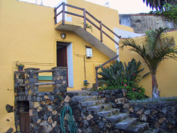 Ausgang zum Garten und zur Dachterrasse Ausgang zum Garten und zur Dachterrasse
