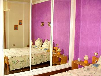 Schlafzimmer mit Doppelbett