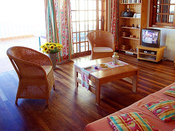Wohnzimmer mit Sat-TV