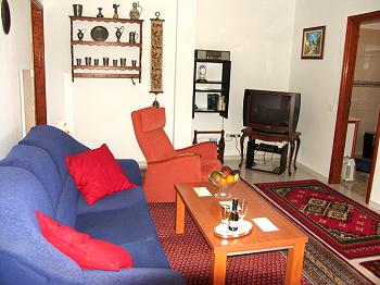 Wohnzimmer mit Sat-TV Wohnzimmer mit Sat-TV