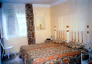 Schlafzimmer mit 2 grossen Einzelbetten Schlafzimmer mit 2 grossen Einzelbetten
