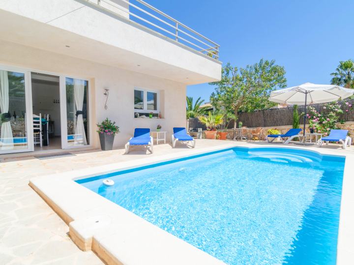 Pool, Klimaanlage, Internet — Ferienhaus