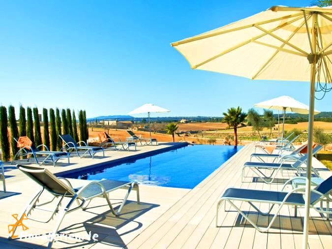 Mallorca exklusives Ferienhaus mit Pool und Klimaanlage für 14 ...