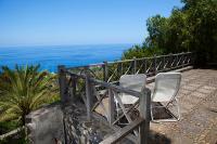 Ferienhaus mit Meerblick und Pool
