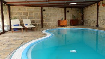 Pool im Wintergarten