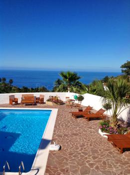 Pool und Meerblick
