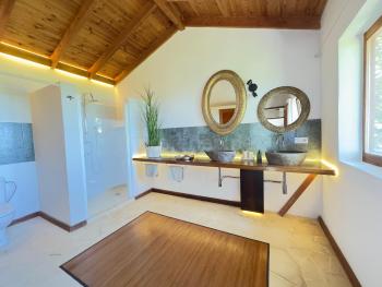 Großes Duschbad en Suite