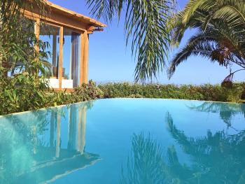 Ferienhaus mit Pool und Meerblick