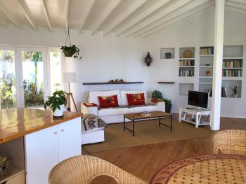 Wohnbereich mit SAT-TV und Internet W-LAN