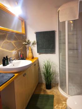 und Duschbad en Suite